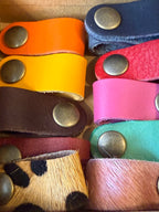 Marcadores de Copos em Couro Coloridos