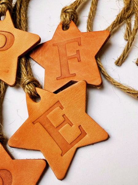 Etiqueta para Presentes em Couro - Estrela com Inicial Gravada