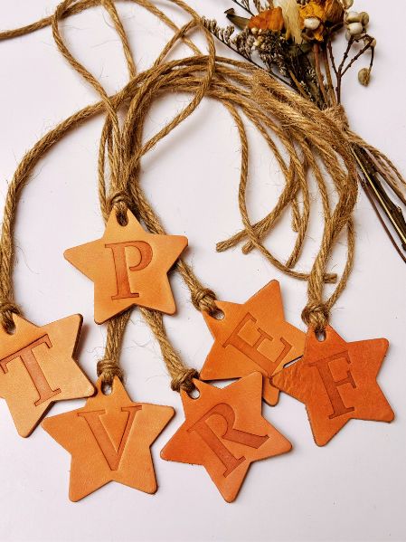 Etiqueta para Presentes em Couro - Estrela com Inicial Gravada