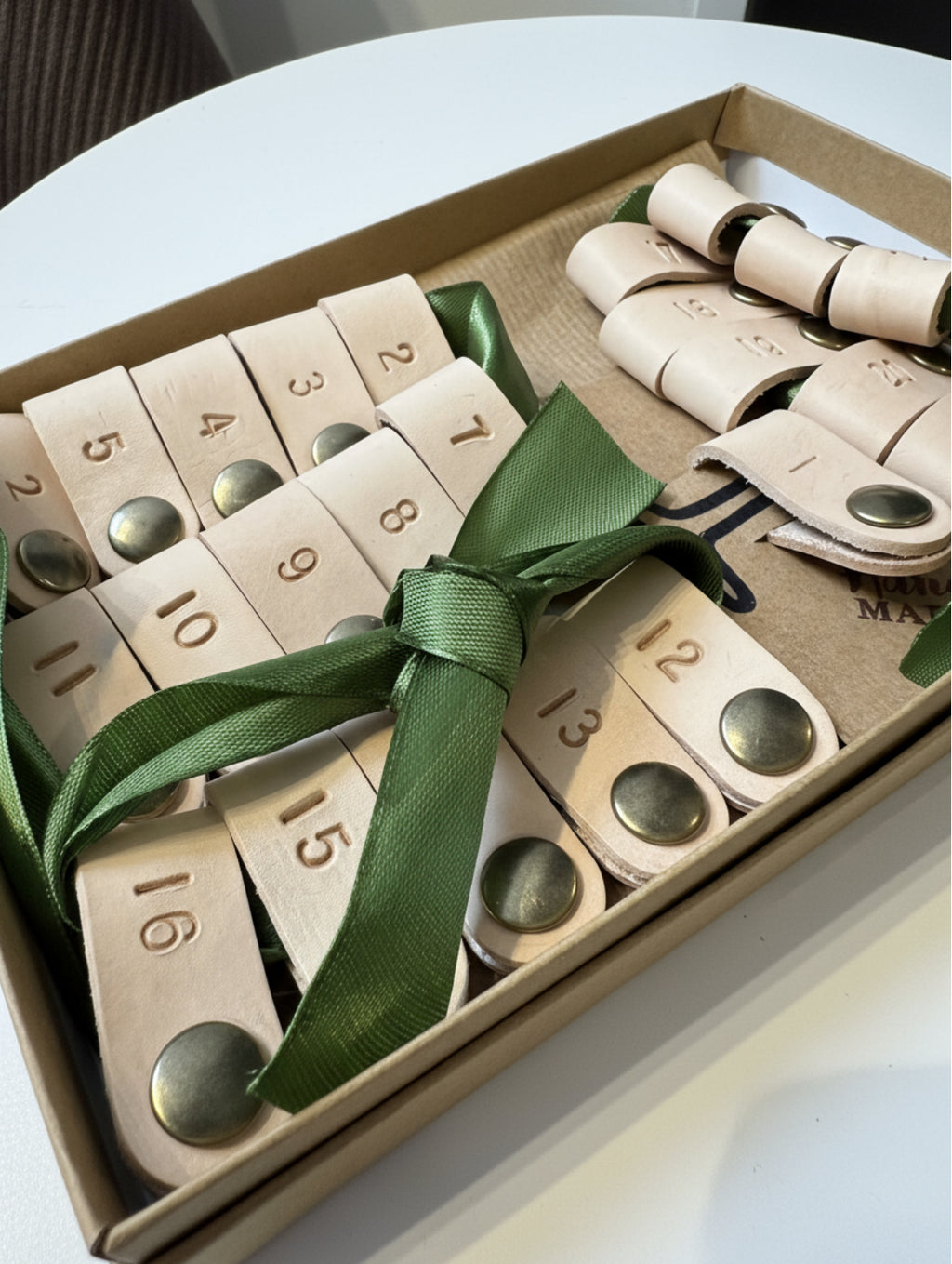 Marcadores de Copas de Vino en Cuero Personalizados