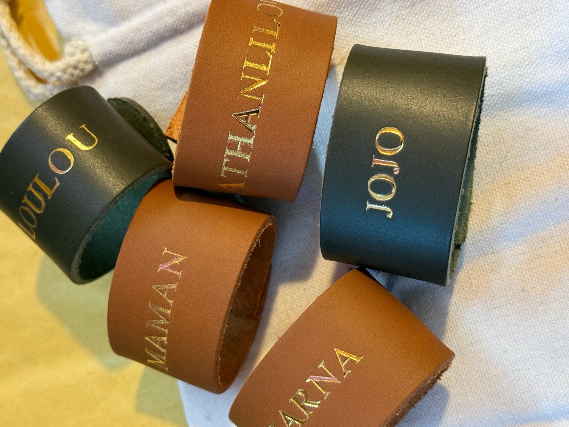 Argola guardanapo personalizada nome dourado
