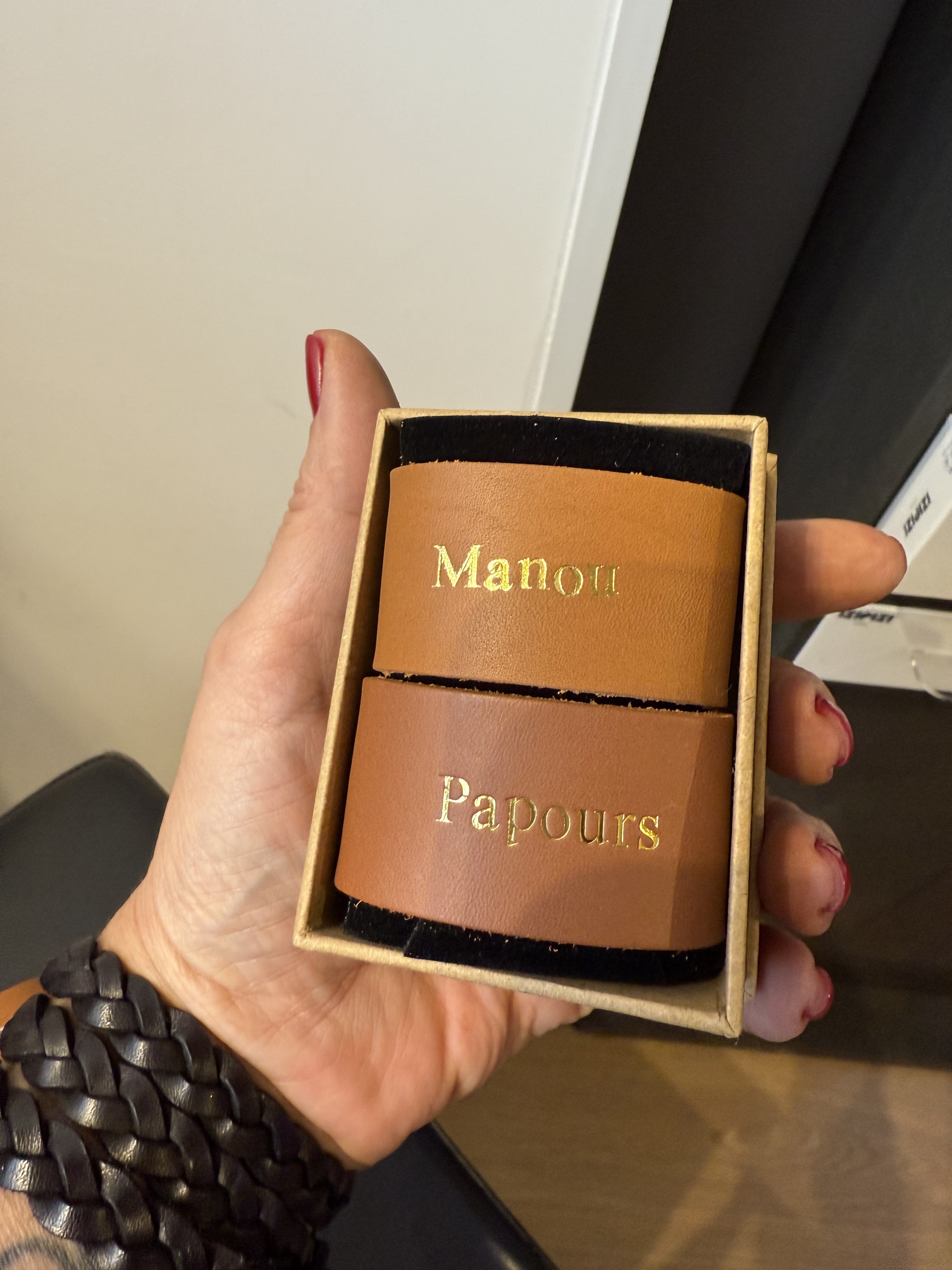 gravação nomes e iniciais ouro
