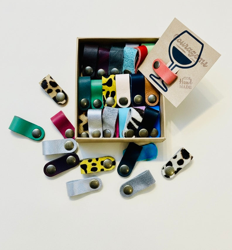 Marcadores de Copos em Couro Coloridos