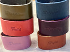 Ensemble de Ronds de Serviette en Cuir – Mots Motivants et Couleurs Uniques