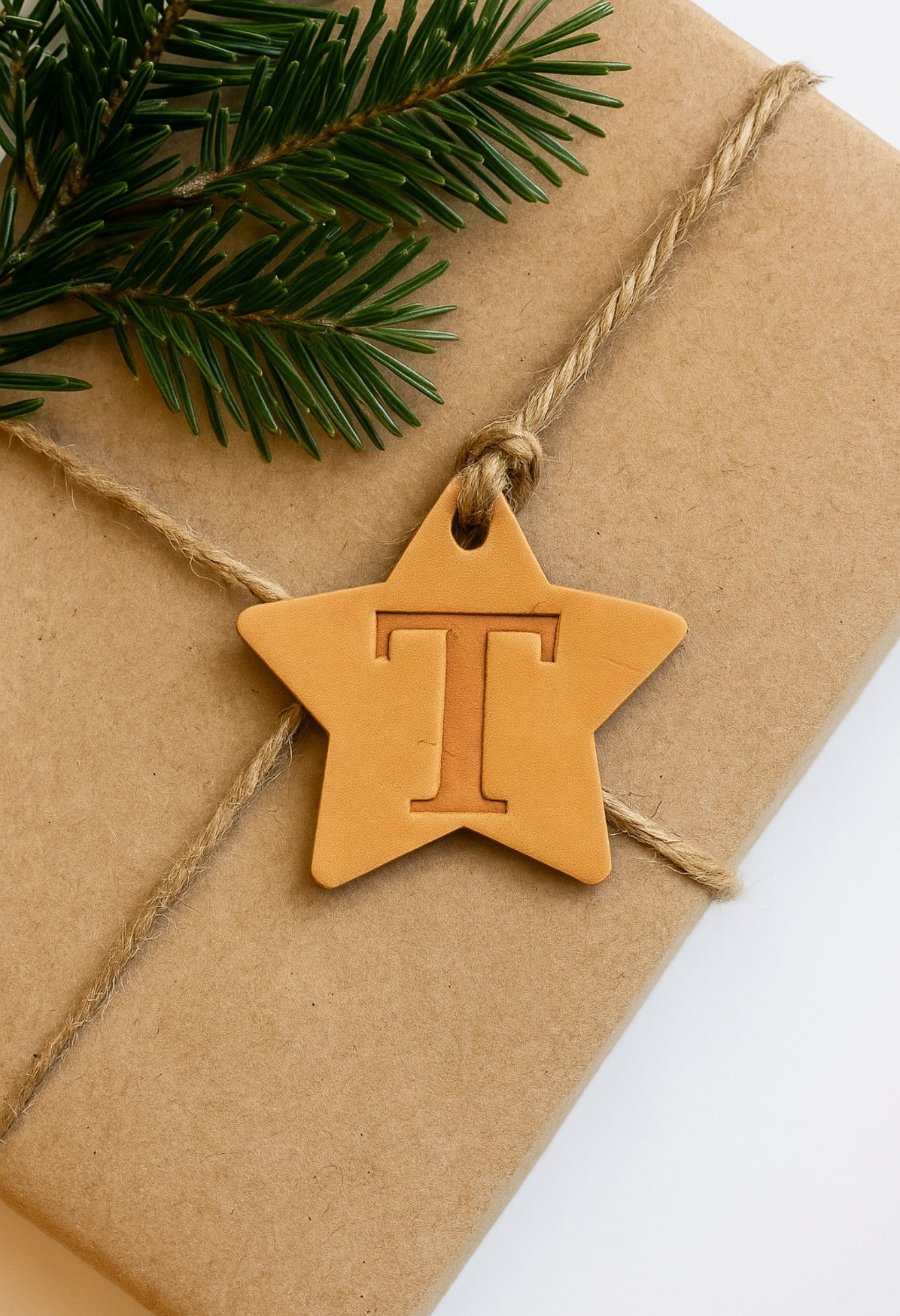 Etiqueta para Presentes em Couro - Estrela com Inicial Gravada