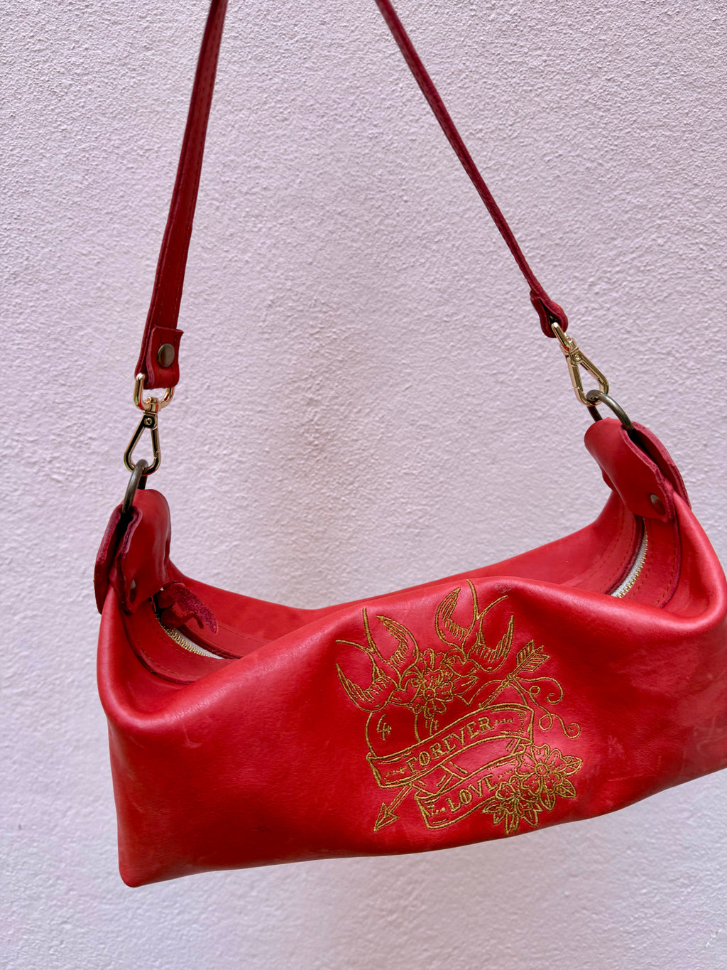 Mala Tiracolo em Pele Vermelha com Bordado