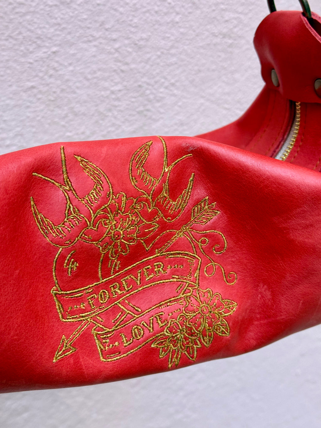 Mala Tiracolo em Pele Vermelha com Bordado