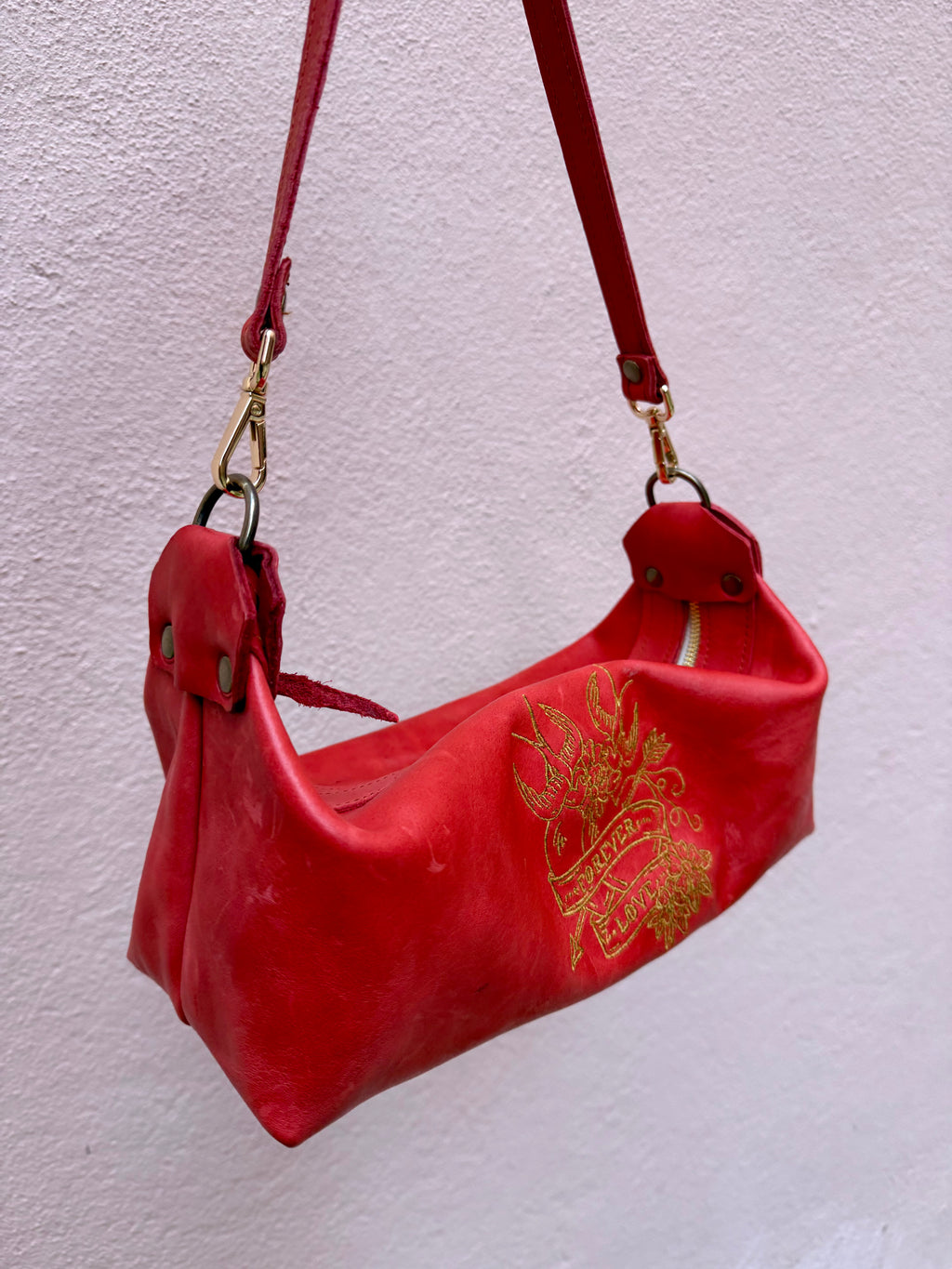 Mala Tiracolo em Pele Vermelha com Bordado
