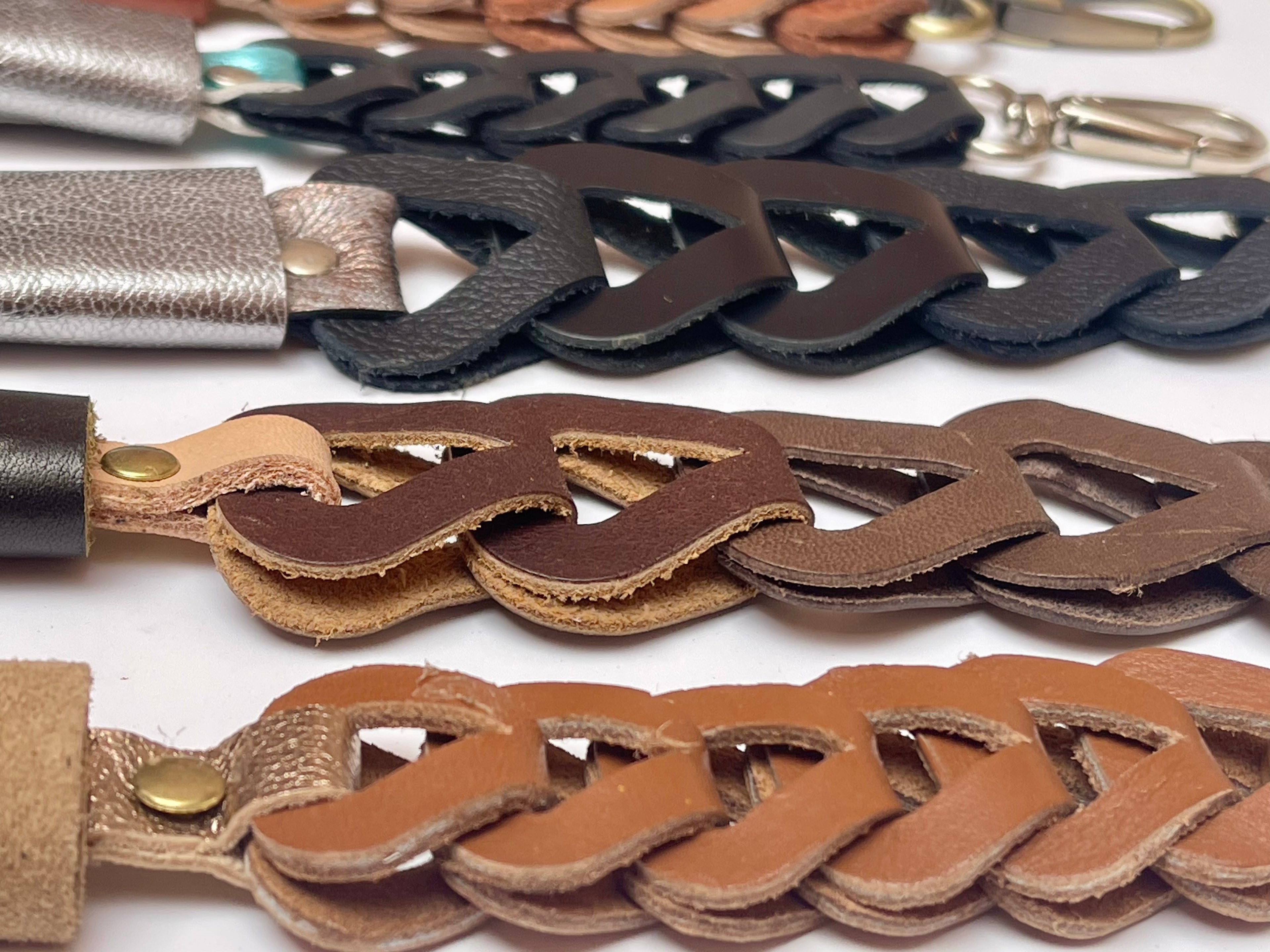 Porte-clés ou breloques de sac à pompon en cuir