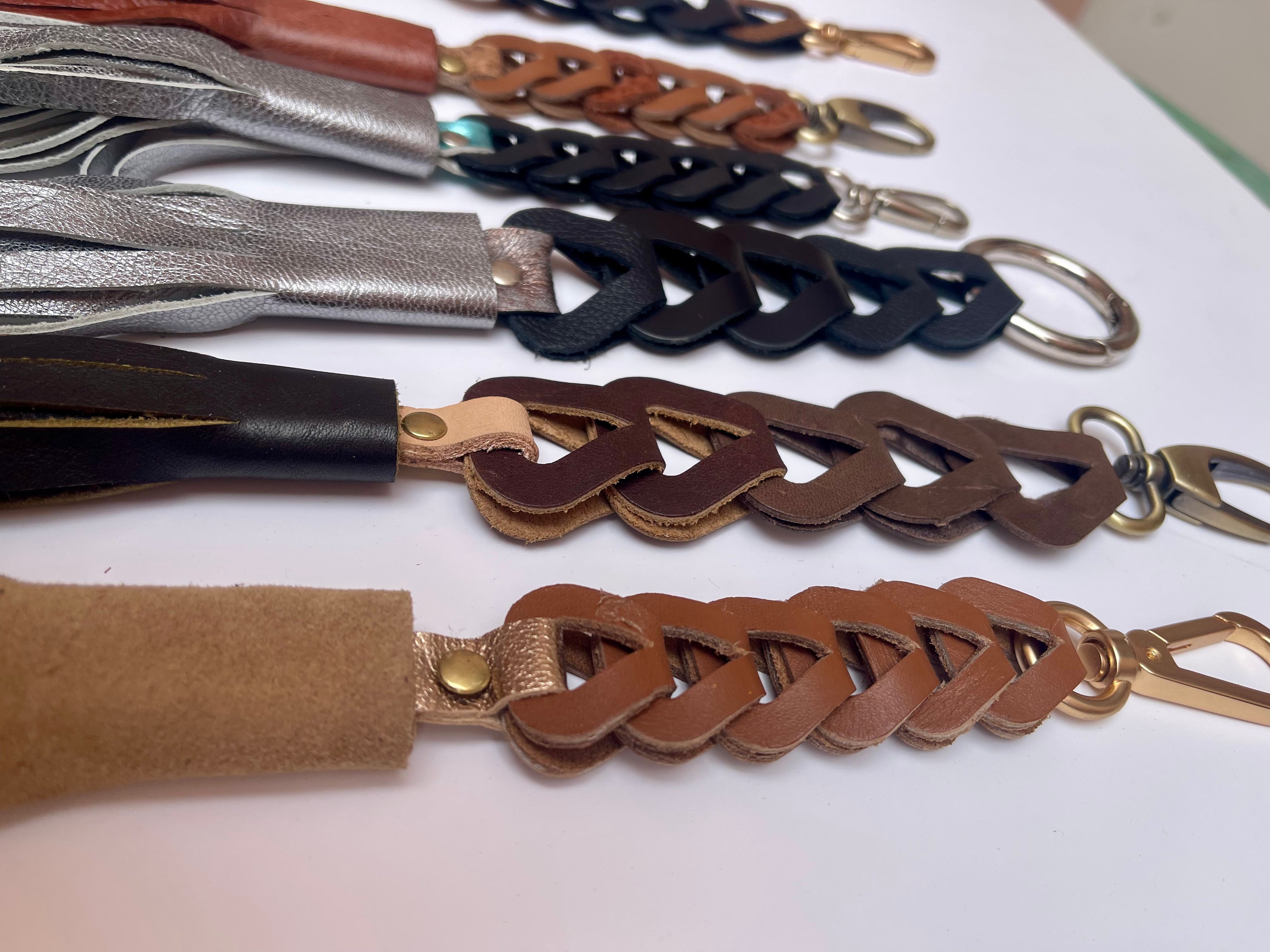 Porte-clés ou breloques de sac à pompon en cuir