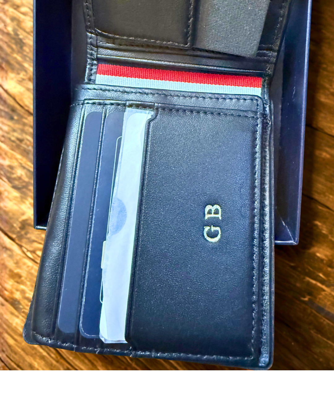 Gravure personnalisée du nom ou des initiales sur cuir