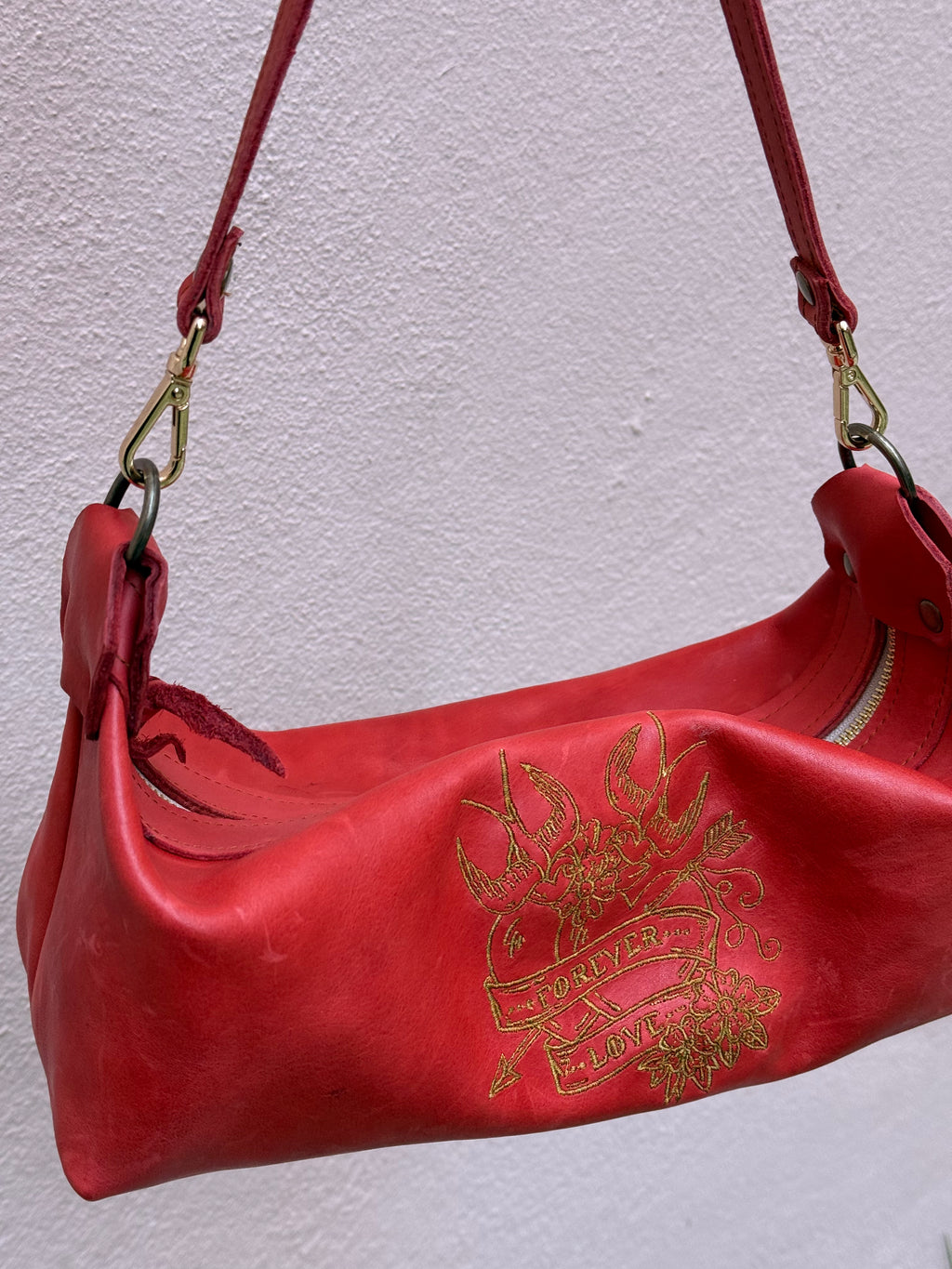 Mala Tiracolo em Pele Vermelha com Bordado