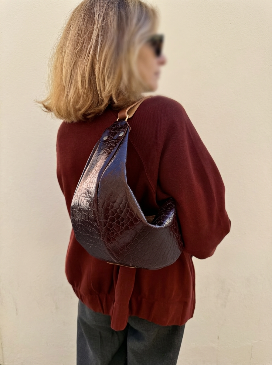 Hobo Bag em Pele Gravada — Handcrafted in Lisboa