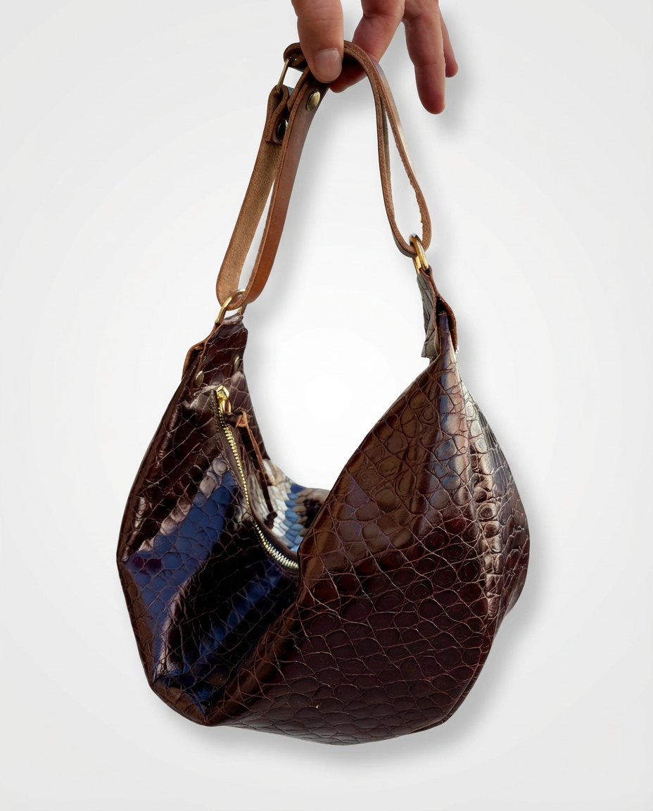 Hobo Bag em Pele Gravada — Handcrafted in Lisboa