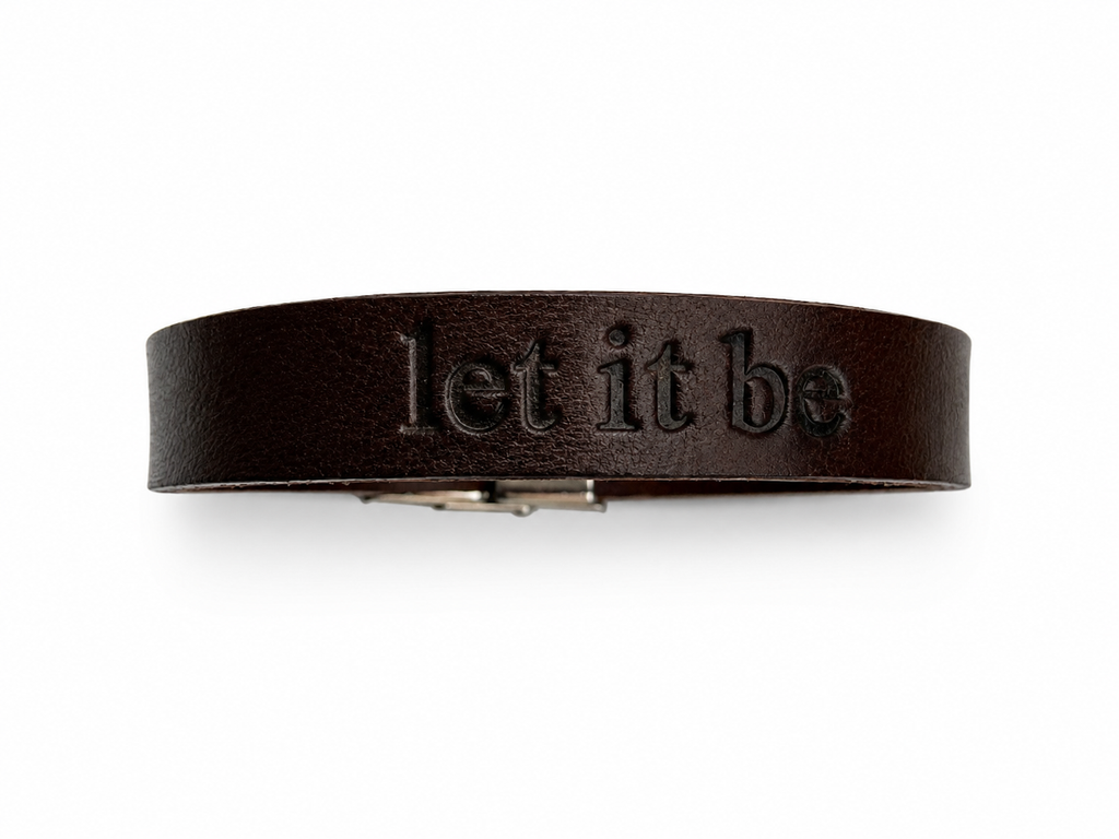 Pulseira com frase/nome em baixo relevo