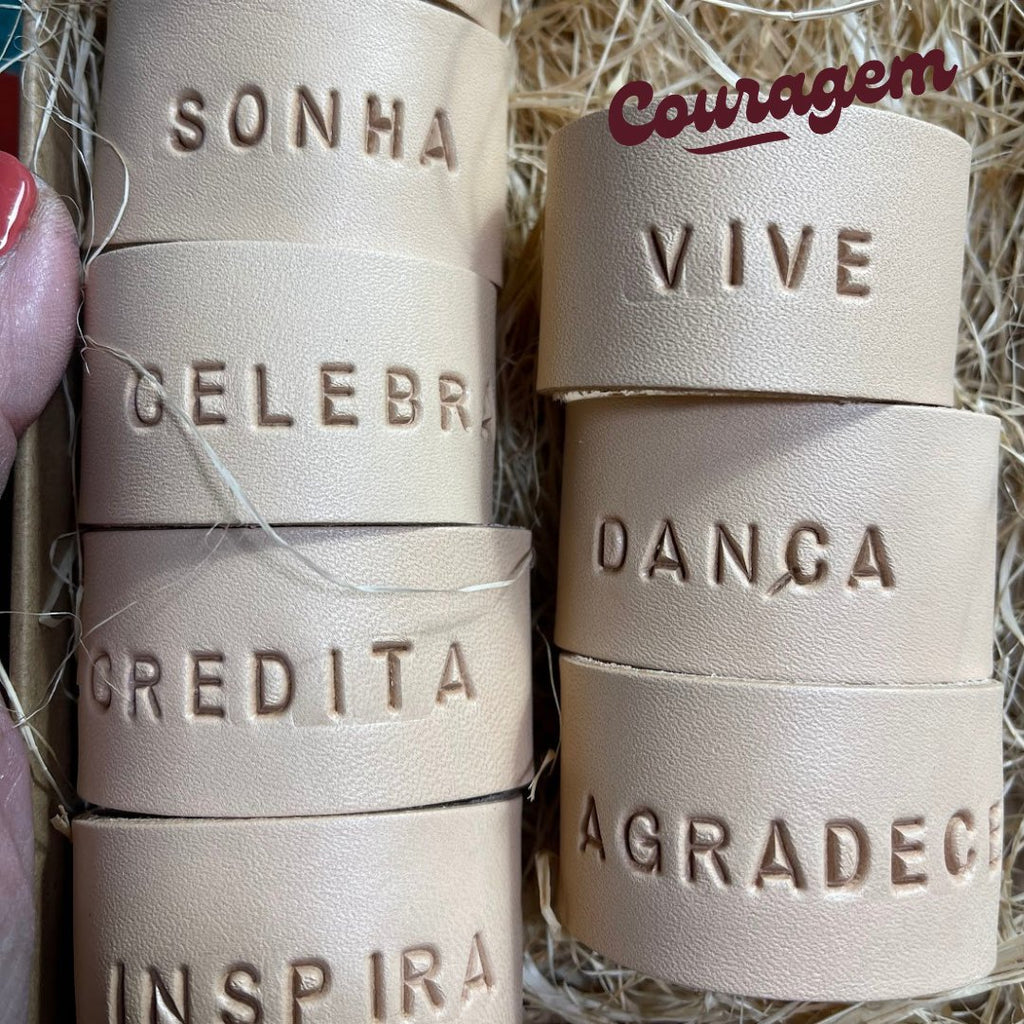 Argolas para Guardanapo em Couro Personalizadas - Gravação Manual - Couragem