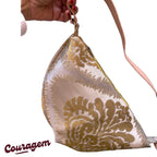 Bolsa Crossbody em Tecido Damasco Dourado e Prateado - Couragem
