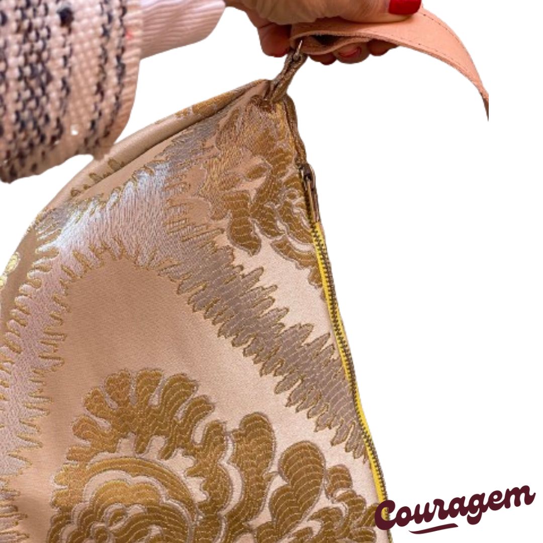 Bolsa Crossbody em Tecido Damasco Dourado e Prateado - Couragem