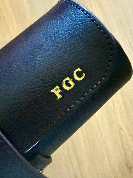 Gravação Personalizada de Nome ou Iniciais em Couro - Couragem Leather Studio