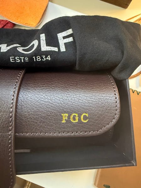 Gravação Personalizada de Nome ou Iniciais em Couro - Couragem Leather Studio