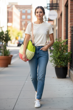 Mala de crochet com look casual