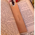 Marcador de Livros em Couro Vegetal Natural Personalizado - Feito à Mão - Couragem