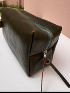 bolsa necessaire em couro verde