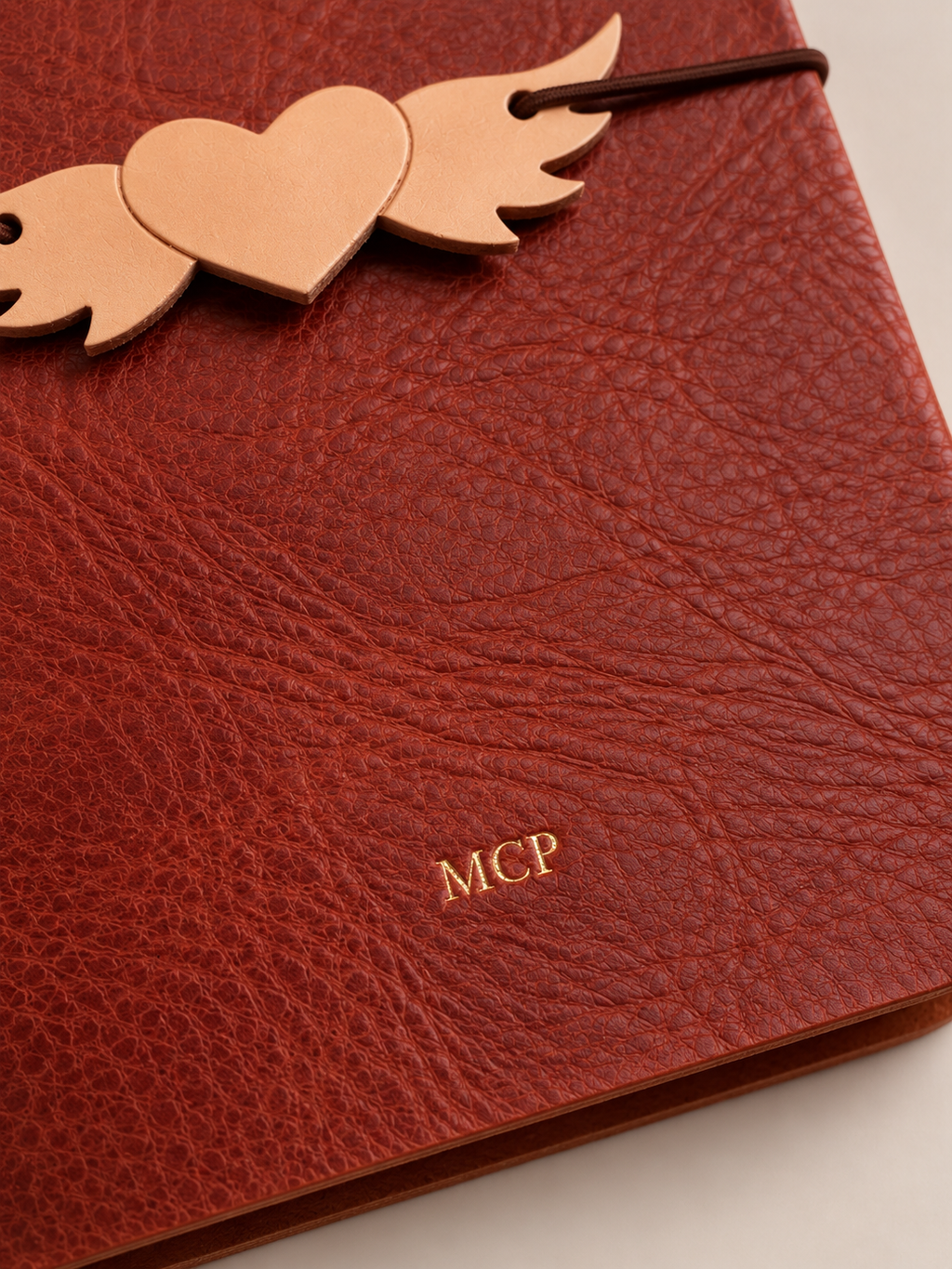 Caderno de couro Trifold personalizado com três elásticos interiores e sistema recarregável