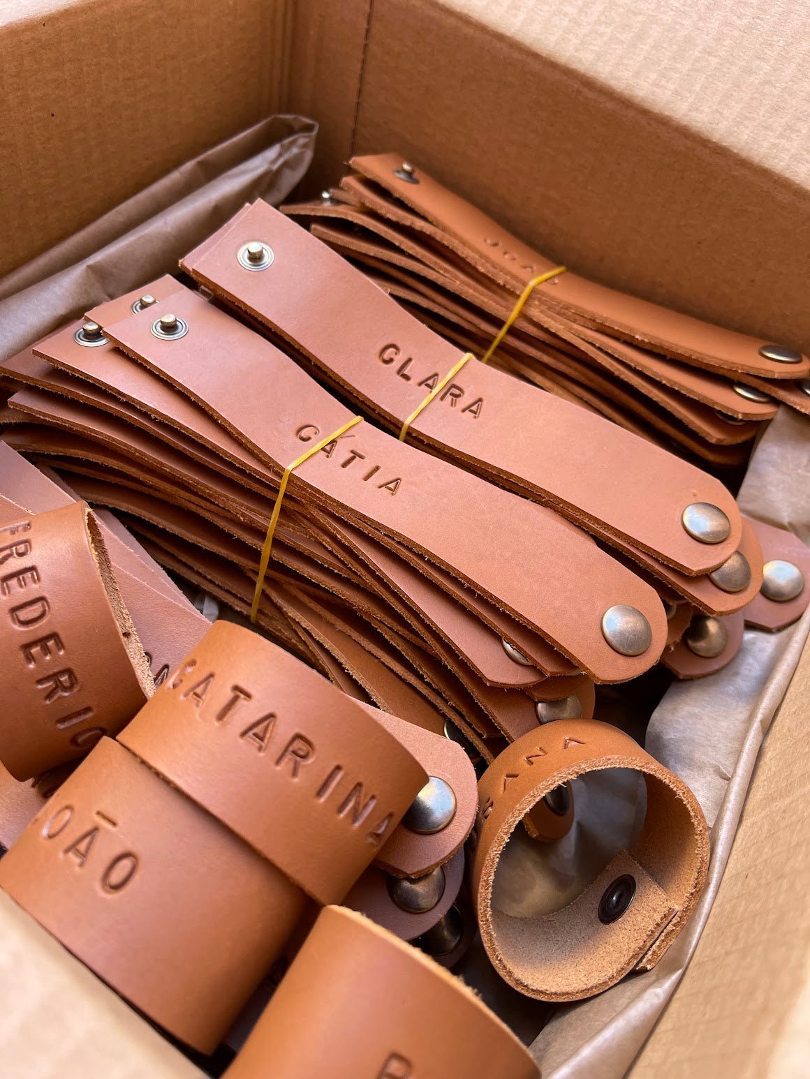 Argolas para Guardanapo em Couro Personalizadas - Gravação Manual - Couragem
