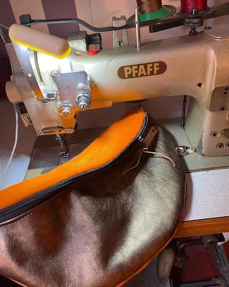 Bolsa de Cintura XL em Couro Personalizada | Prática e Colorida - Couragem