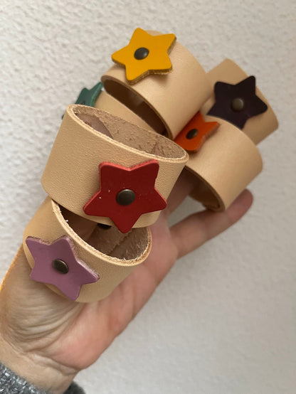 Conjunto de 6 Argolas para Guardanapos em Couro Vegetal - Toque Artesanal e Cores Vibrantes - Couragem